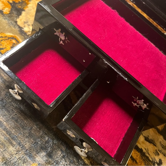 Beautiful Asian Black Laquer & Mother of Pearl Jewelry Box w/ Cherry Blossoms - Picture 8 of 16